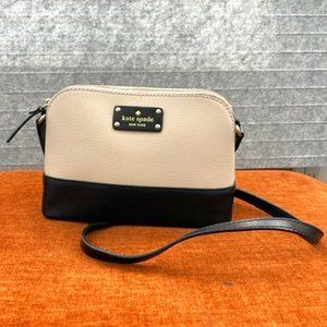 Kate Spade small purse, has one small pocket inside